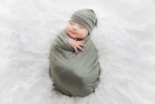 Load image into Gallery viewer, Olive green swaddle set - Brainy bubble
